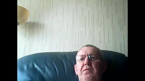 Snapshot of discovery63 chatting on June 6, 2:33 pm discovery63 online show from June 6, 2:33 pm