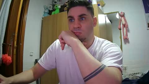 Snapshot of diselobienclaro chatting on December 17, 9:21 pm diselobienclaro online show from December 17, 9:21 pm