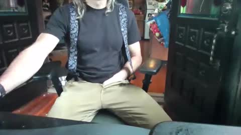 disgruntledyetti0101 online show from April 2, 11:24 pm