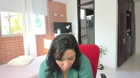 Snapshot of disneey2888 chatting on June 2, 11:56 am disneey2888 online show from June 2, 11:56 am