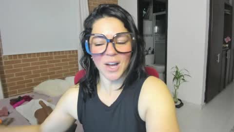 Snapshot of disneey2888 chatting on June 8, 1:28 am disneey2888 online show from June 8, 1:28 am
