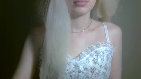 Snapshot of ditamilton chatting on October 25, 1:29 pm DitaMilton online show from October 25, 1:29 pm