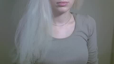 Snapshot of ditamilton chatting on November 3, 3:24 pm DitaMilton online show from November 3, 3:24 pm