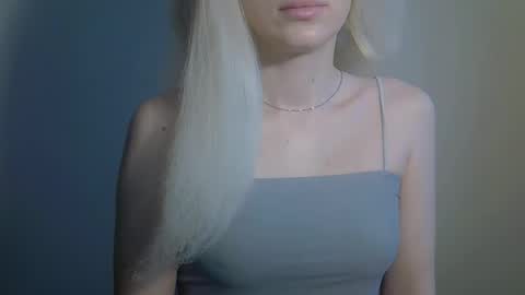 Snapshot of ditamilton chatting on November 6, 9:21 am DitaMilton online show from November 6, 9:21 am