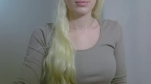 Snapshot of ditamilton chatting on November 15, 10:04 pm DitaMilton online show from November 15, 10:04 pm