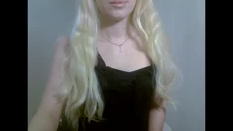 Snapshot of ditamilton chatting on November 21, 8:40 pm DitaMilton online show from November 21, 8:40 pm