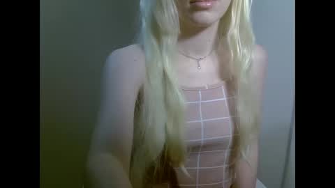 Snapshot of ditamilton chatting on December 5, 2:14 pm DitaMilton online show from December 5, 2:14 pm