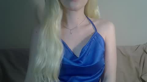 Snapshot of ditamilton chatting on December 15, 8:24 pm DitaMilton online show from December 15, 8:24 pm