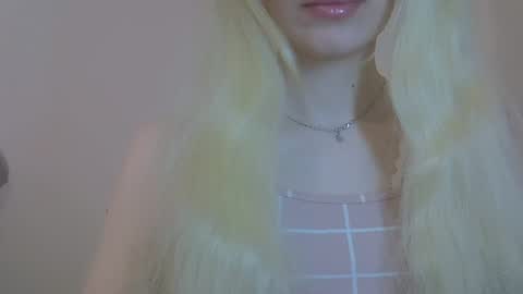 DitaMilton online show from April 27, 8:40 pm