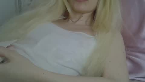 DitaMilton online show from May 11, 1:06 pm