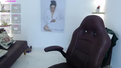 Snapshot of diva_milf chatting on June 27, 5:51 pm Diva online show from June 27, 5:51 pm