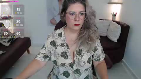 Snapshot of diva_milf chatting on July 8, 9:58 am Diva online show from July 8, 9:58 am