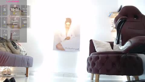 Snapshot of diva_milf chatting on July 28, 3:21 pm Diva online show from July 28, 3:21 pm
