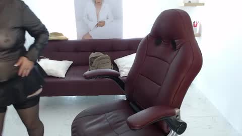 Snapshot of diva_milf chatting on August 6, 7:49 pm Diva online show from August 6, 7:49 pm