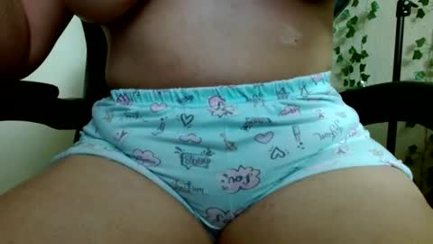 Snapshot of divadirty chatting on December 29, 3:57 pm Mari online show from December 29, 3:57 pm