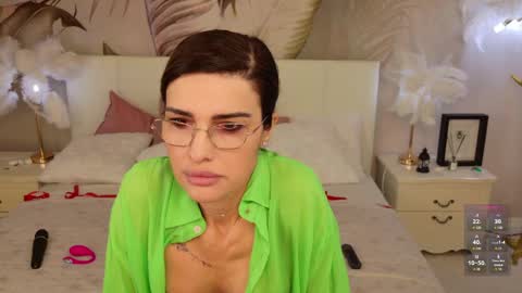 Snapshot of divine_mila chatting on June 1, 9:16 pm divine_mila online show from June 1, 9:16 pm