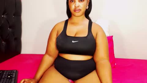 divinebooty93 online show from February 4, 4:18 am