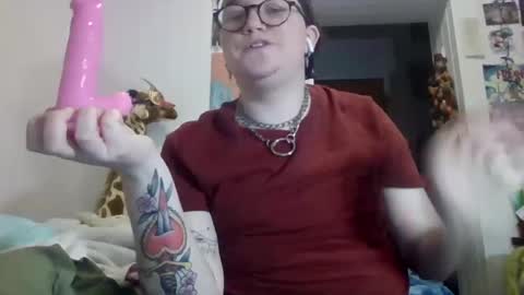 Snapshot of divinecherrypie chatting on January 23, 2:33 am divinecherrypie online show from January 23, 2:33 am