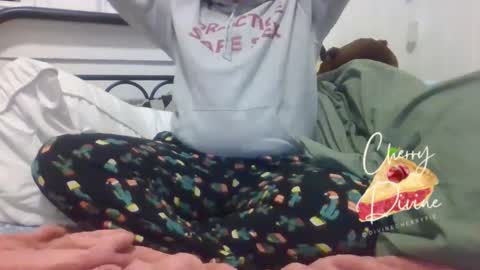 Snapshot of divinecherrypie chatting on February 2, 4:05 am divinecherrypie online show from February 2, 4:05 am