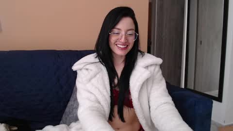Snapshot of divineisis chatting on May 11, 4:04 pm Hera online show from May 11, 4:04 pm
