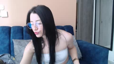 Snapshot of divineisis chatting on June 7, 5:06 pm Hera online show from June 7, 5:06 pm