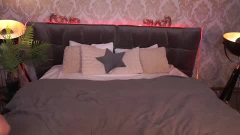 Snapshot of divinejasss chatting on February 27, 3:36 am DivineJasss online show from February 27, 3:36 am