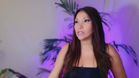 DivineLynn online show from May 11, 1:06 pm