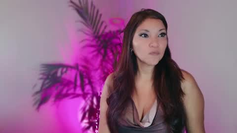 DivineLynn online show from June 1, 1:13 pm