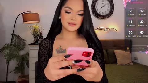 Snapshot of divinequeen chatting on October 11, 1:20 pm online show from October 11, 1:20 pm