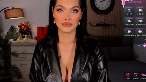 Snapshot of divinequeen chatting on June 23, 3:21 pm online show from June 23, 3:21 pm