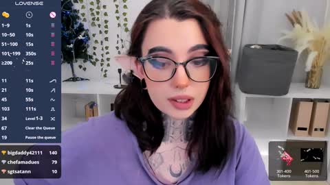 dixipixi_ online show from December 19, 1:29 pm