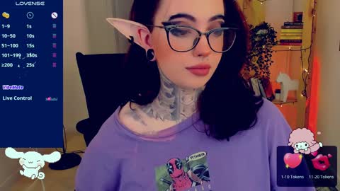 dixipixi_ online show from January 5, 5:41 am