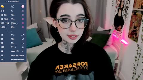 dixipixi_ online show from January 26, 5:45 am