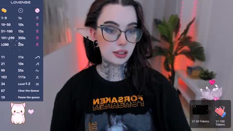 dixipixi_ online show from January 31, 6:57 am