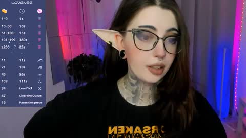 dixipixi_ online show from September 19, 5:42 am