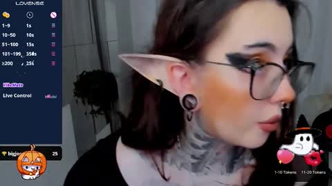 dixipixi_ online show from November 14, 5:50 am