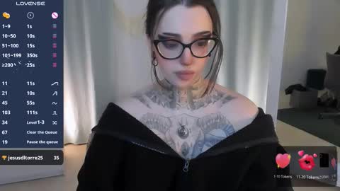 dixipixi_ online show from March 26, 5:57 am