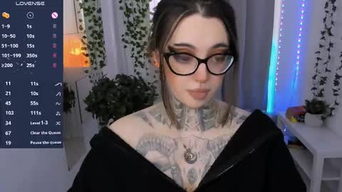 dixipixi_ online show from May 1, 5:45 am