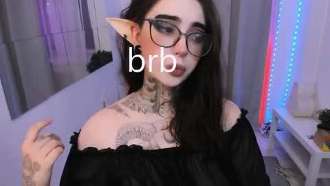 dixipixi_ online show from May 16, 10:36 am