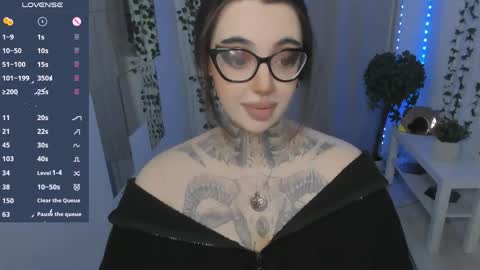 dixipixi_ online show from May 22, 5:47 am