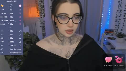 dixipixi_ online show from May 30, 5:59 am