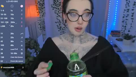 dixipixi_ online show from May 31, 5:15 am