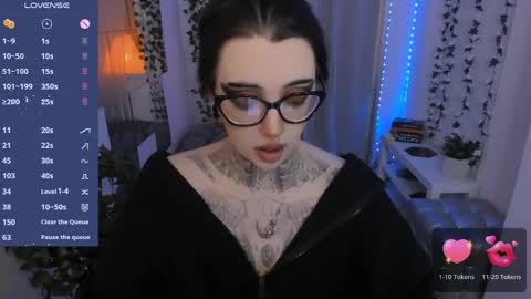 dixipixi_ online show from June 4, 6:19 am