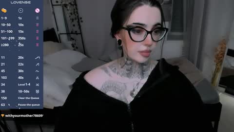 dixipixi_ online show from June 5, 6:52 am