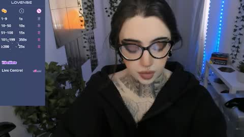 dixipixi_ online show from June 6, 5:56 am