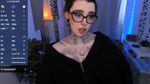 dixipixi_ online show from June 12, 7:40 am