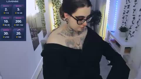 dixipixi_ online show from August 1, 6:01 am