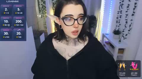 dixipixi_ online show from August 2, 5:39 am