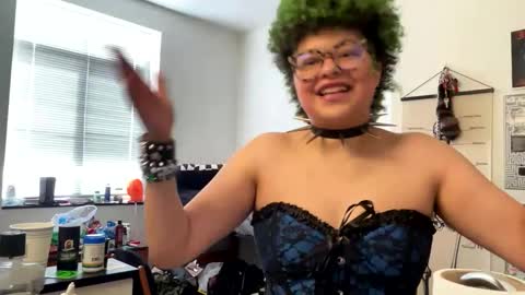 dizzinsweatyy online show from February 23, 8:00 pm