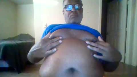 djbignuttsbrownass24 online show from February 10, 1:03 am